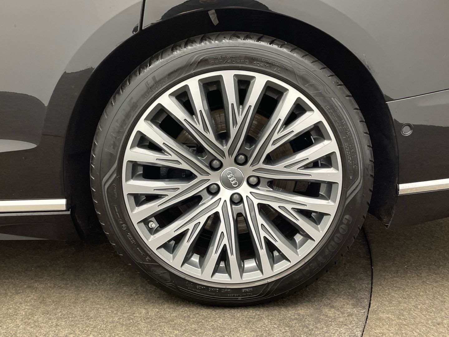Audi A8 60 TFSI e quattro - Samsaru's Car Outlet