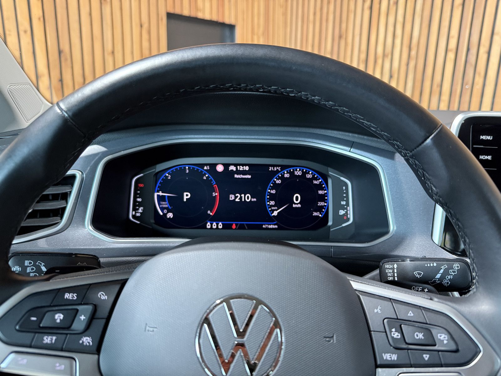 Volkswagen T-Roc 2.0 TDI Style - Samsaru's Car Outlet