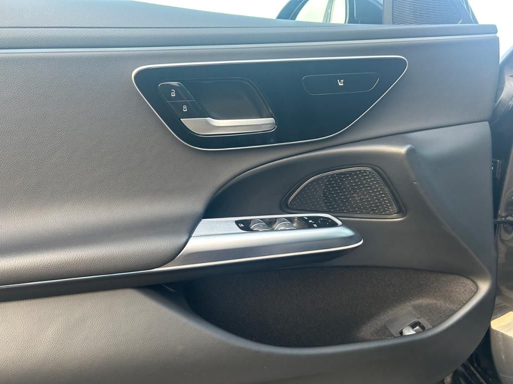 Mercedes-Benz E 200 - Samsaru's Car Outlet