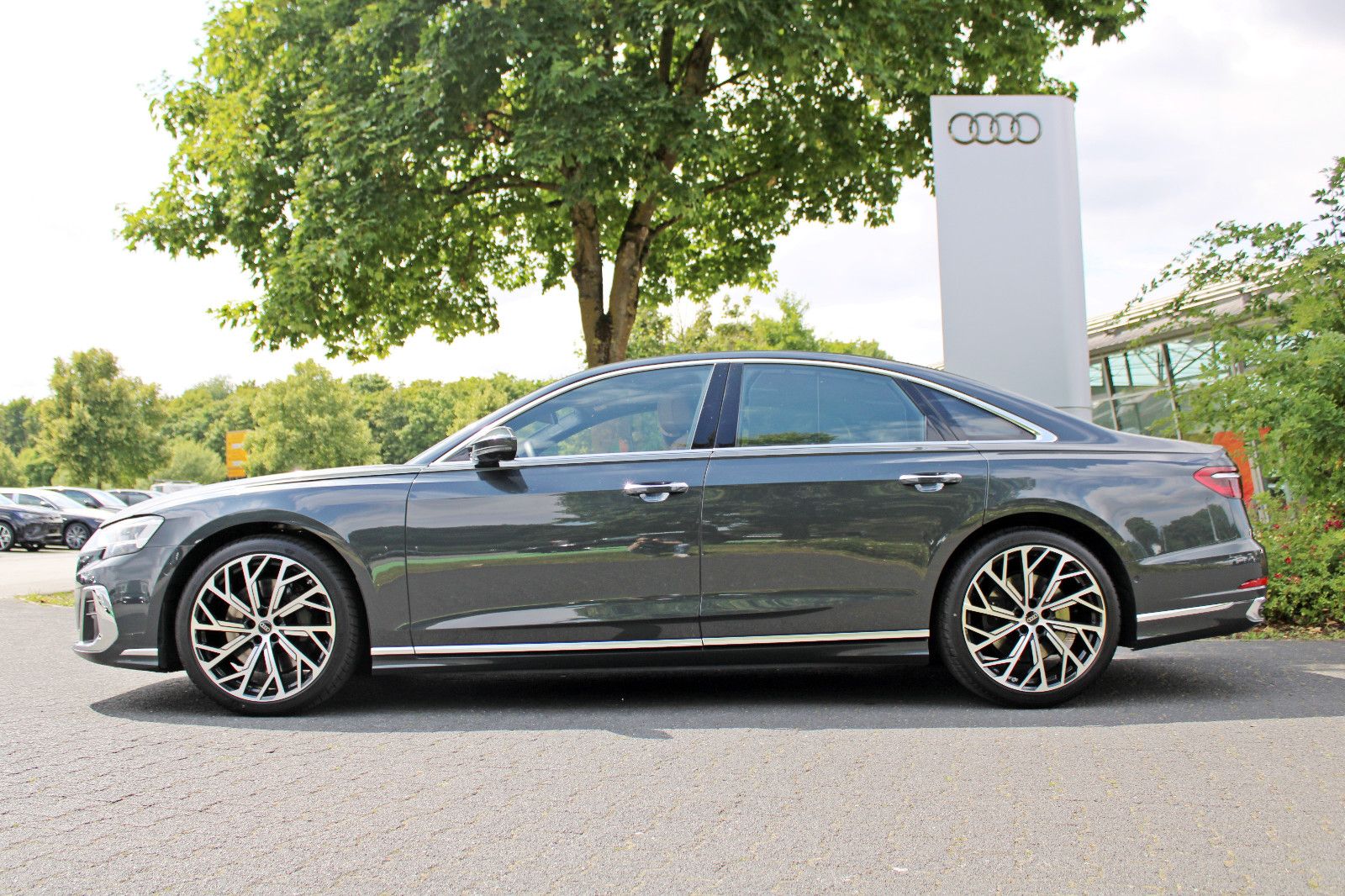 Audi A8 55TFSI quattro - Samsaru's Car Outlet