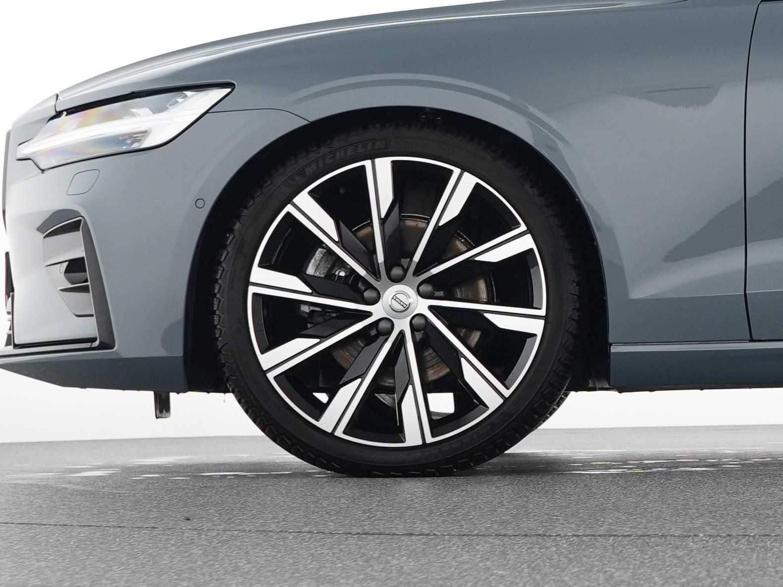 Volvo S60 B4 Plus Dark 360°Panorama*H&K*StHz*20"