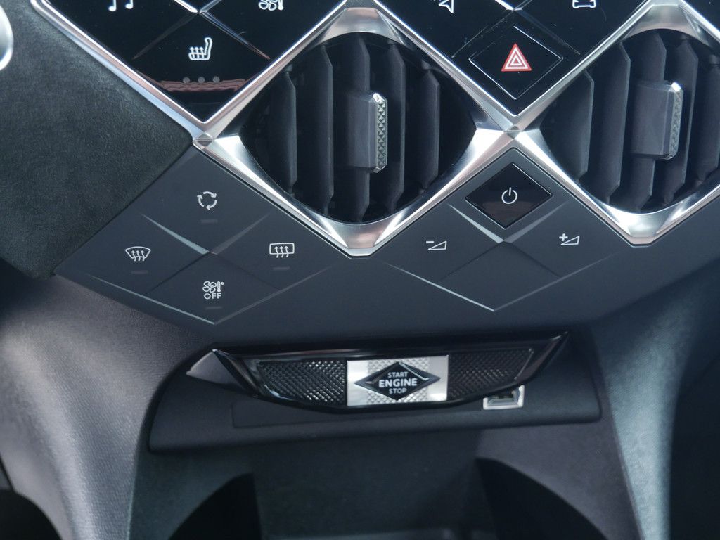 DS Automobiles DS 3 Crossback E-Tense Perfomance Line+ ACC HUD