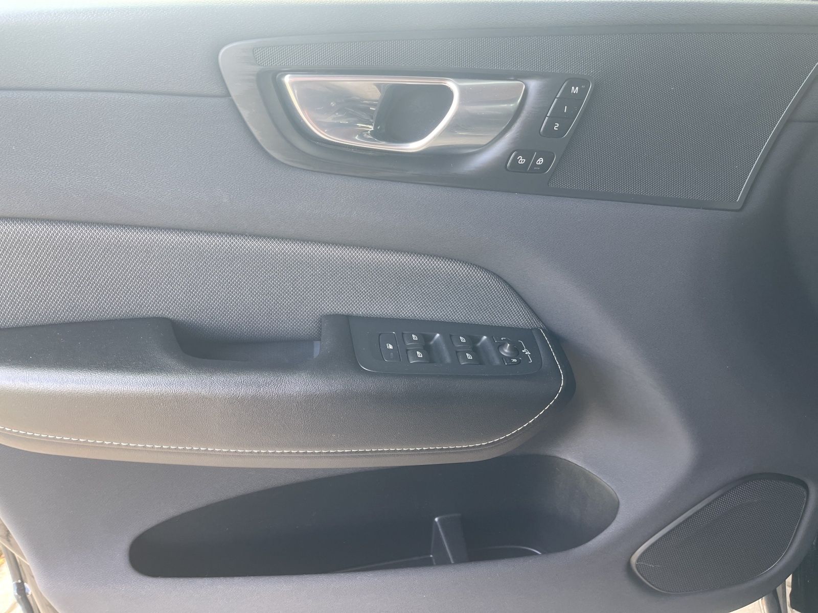 Volvo XC60 Twin Engine R Design Recharge AHK