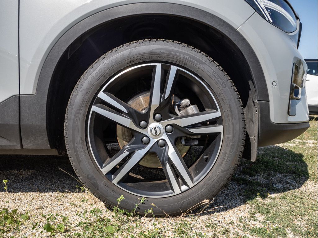 Volvo XC40 2.0 Plus Dark - Samsaru's Car Outlet