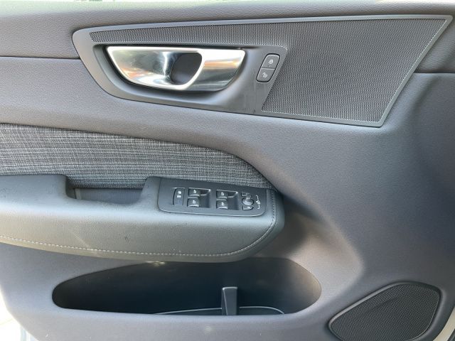 Volvo XC60 B4 Core - Samsaru's Car Outlet