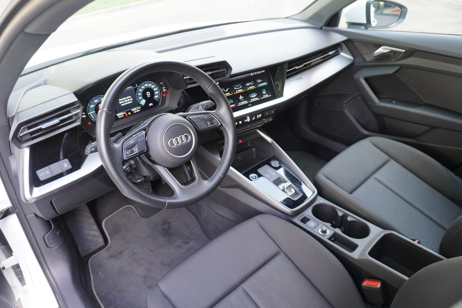 Audi A3 Sportback 40 TFSIe S line Sitzheizung LED DAB