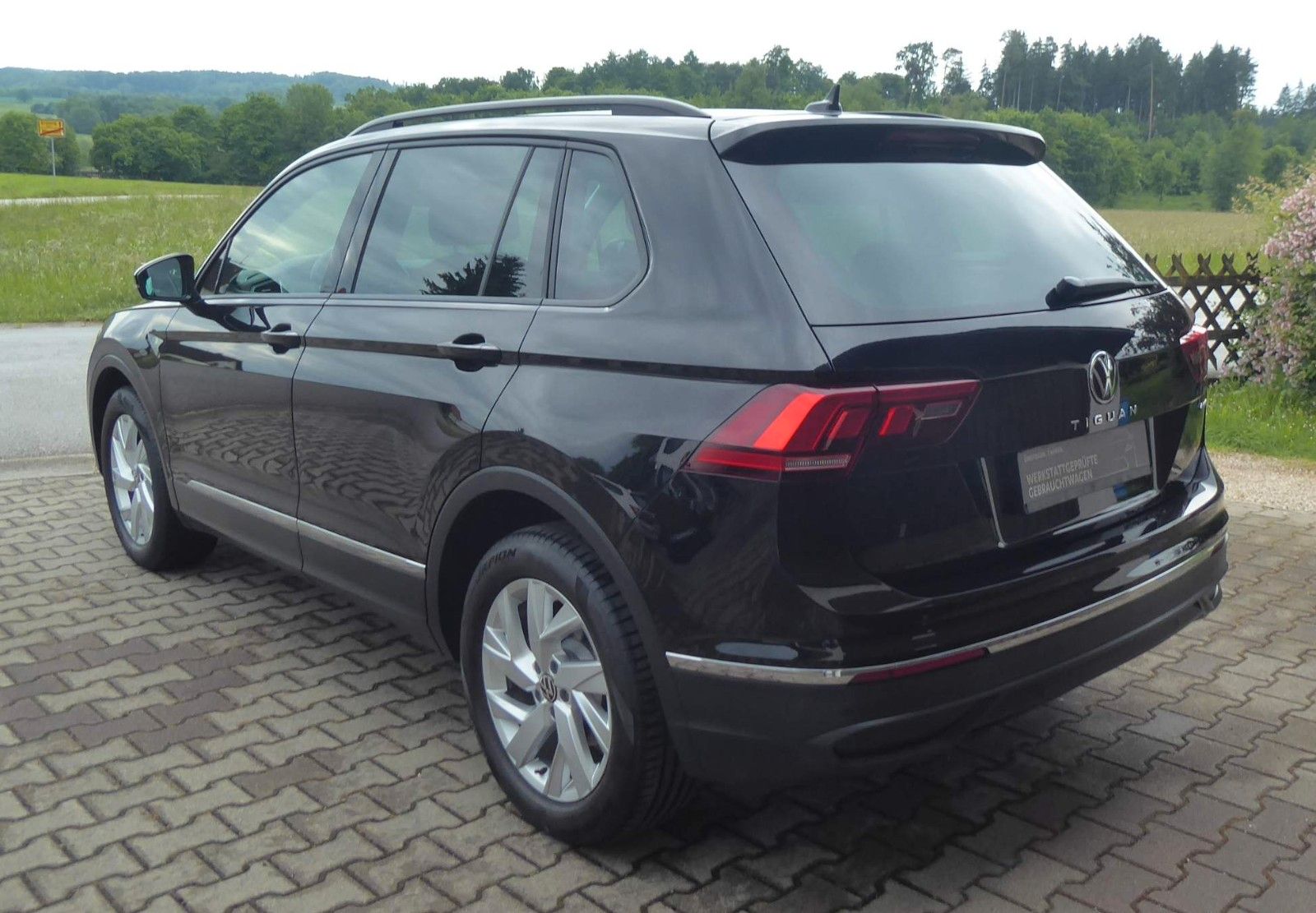 Volkswagen Tiguan Life 4Motion 2.0 TDI - Samsaru's Car Outlet