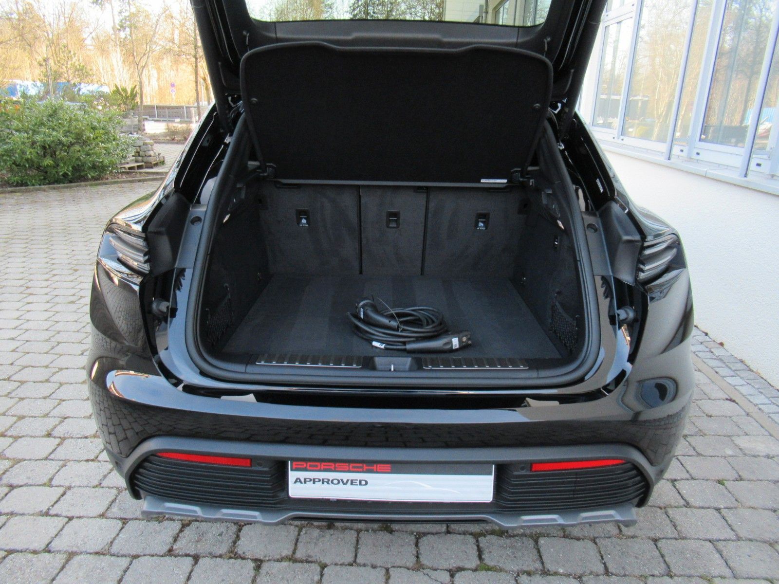 Porsche MACAN 4e - Samsaru's Car Outlet
