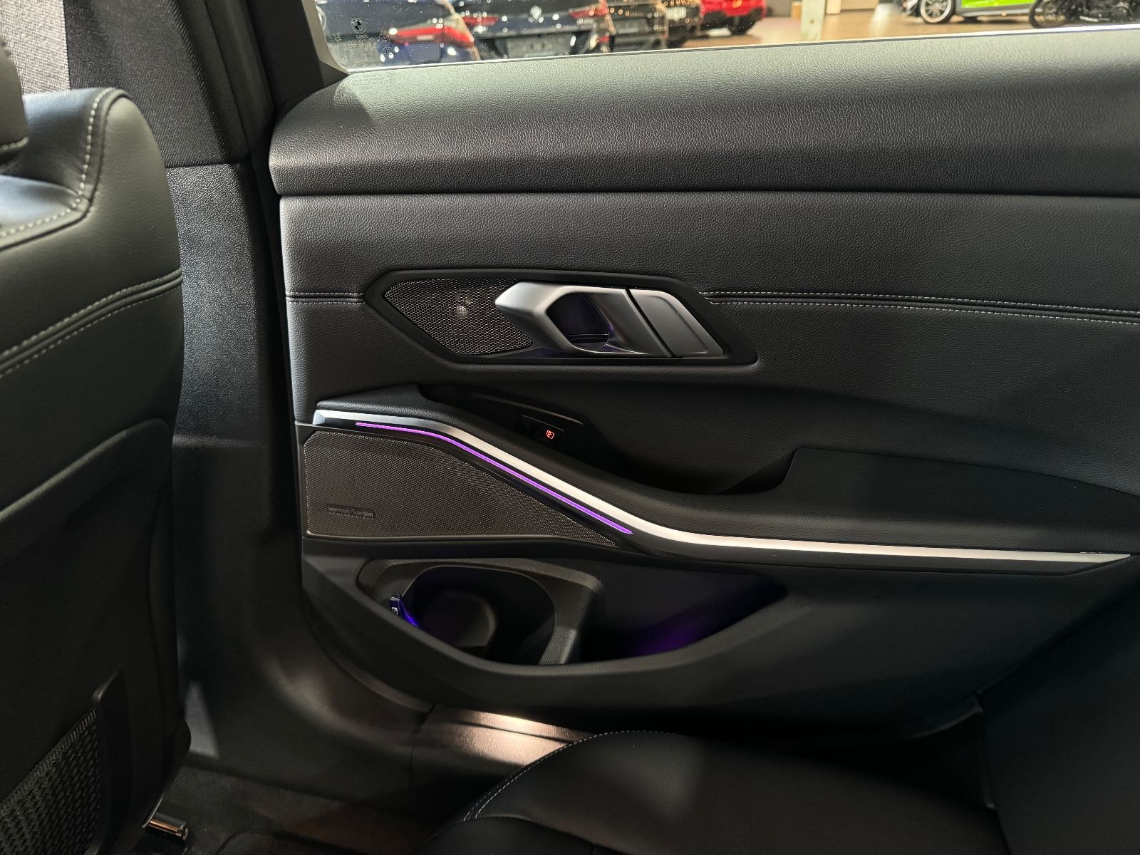 BMW 330 e Luxury Line Individual - Samsaru's Car Outlet