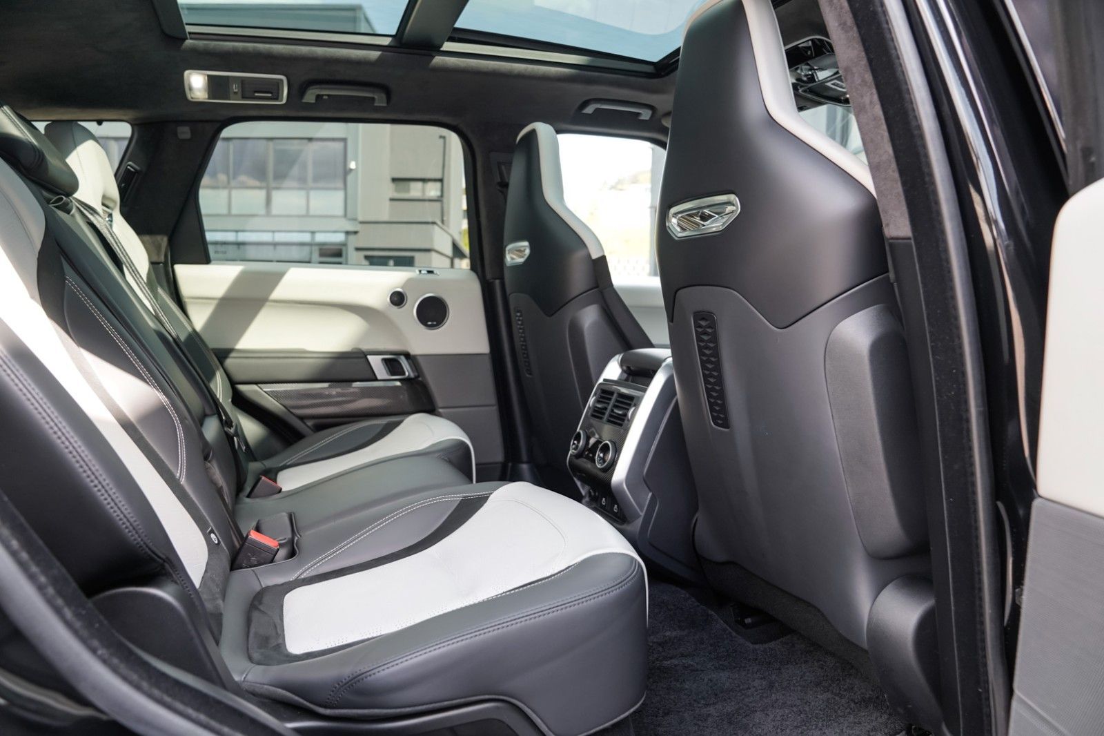 Range Rover Sport SVR - Samsaru's Car Outlet