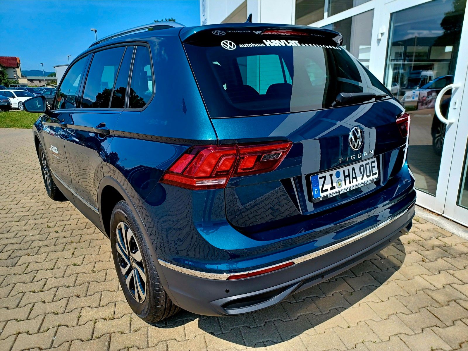 Volkswagen Tiguan Active eHybrid - Samsaru's Car Outlet
