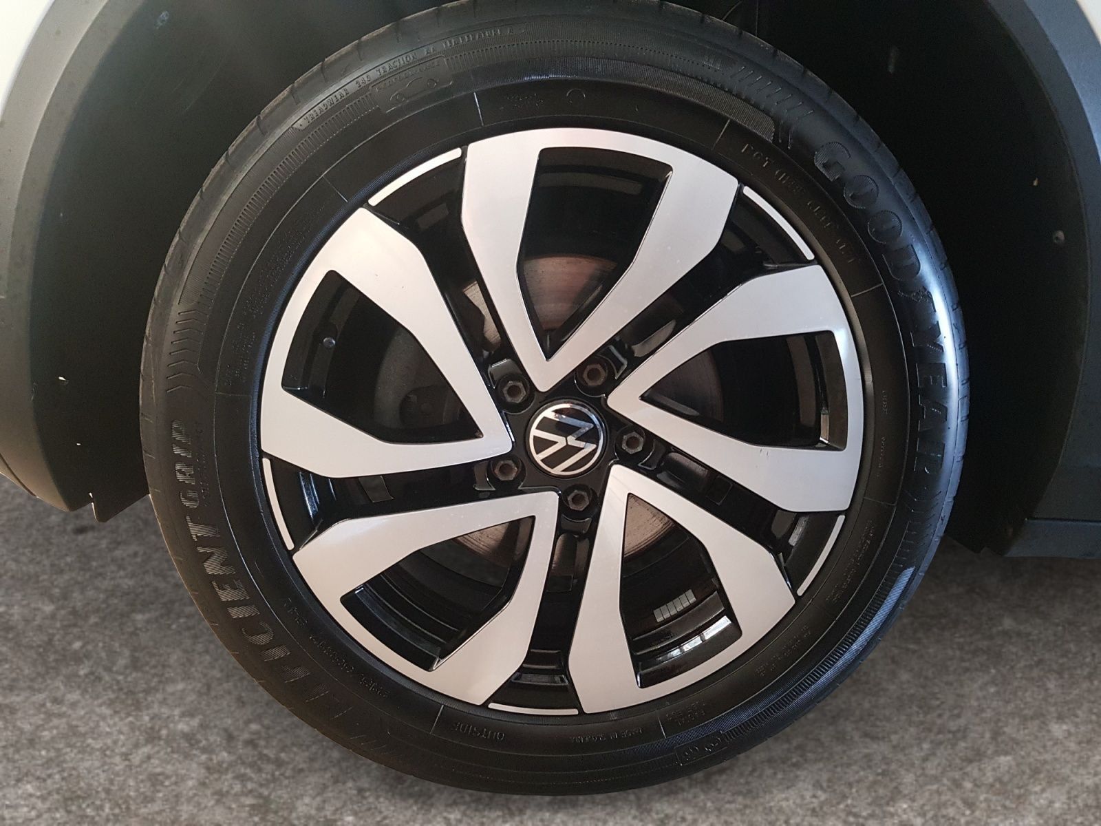 Volkswagen T-Roc 1.5 TSI DSG Active - Samsaru's Car Outlet