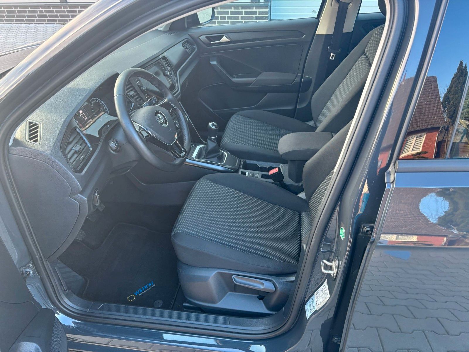 Volkswagen T-Roc - Samsaru's Car Outlet