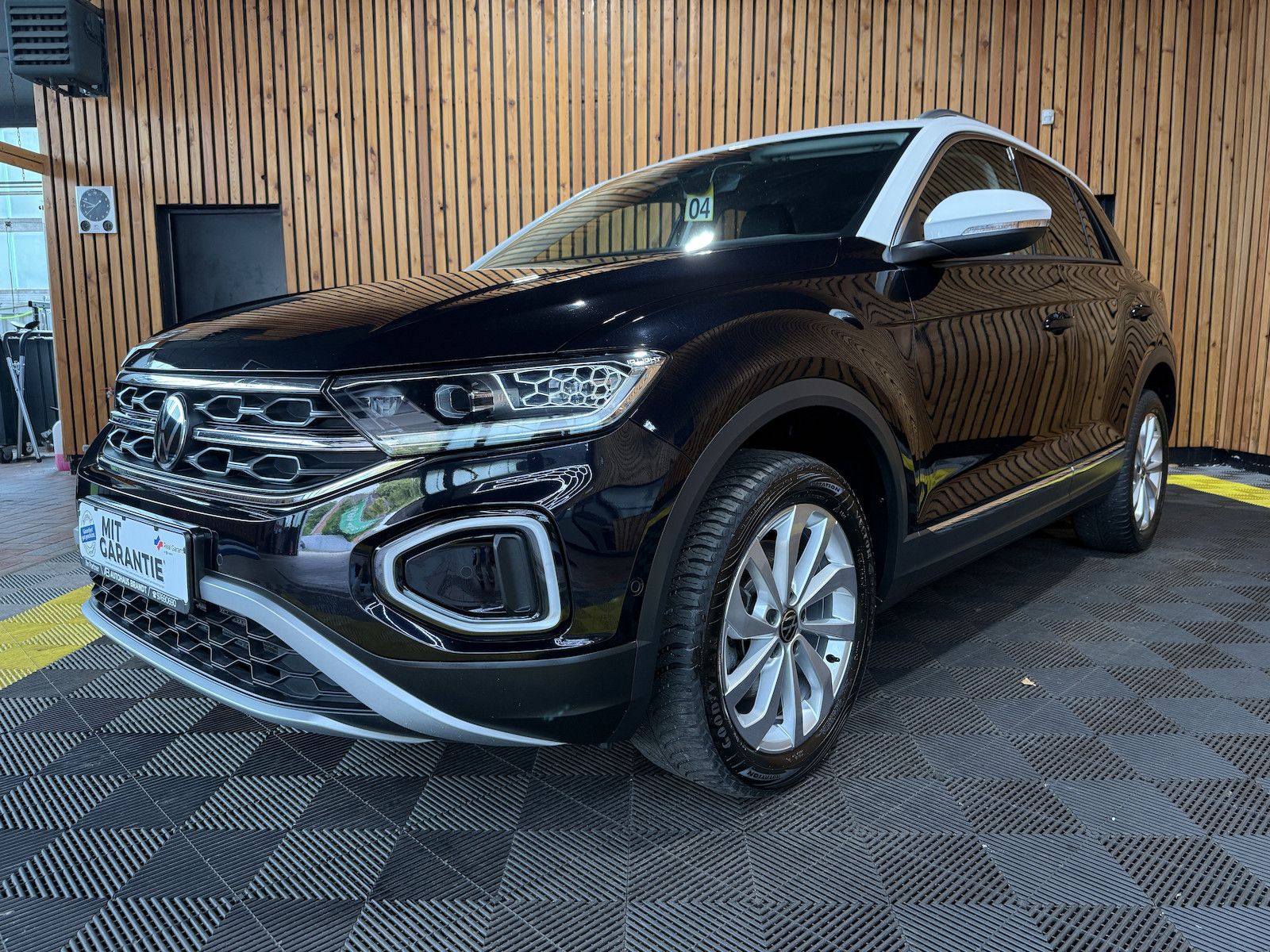Volkswagen T-Roc 2.0 TDI Style - Samsaru's Car Outlet
