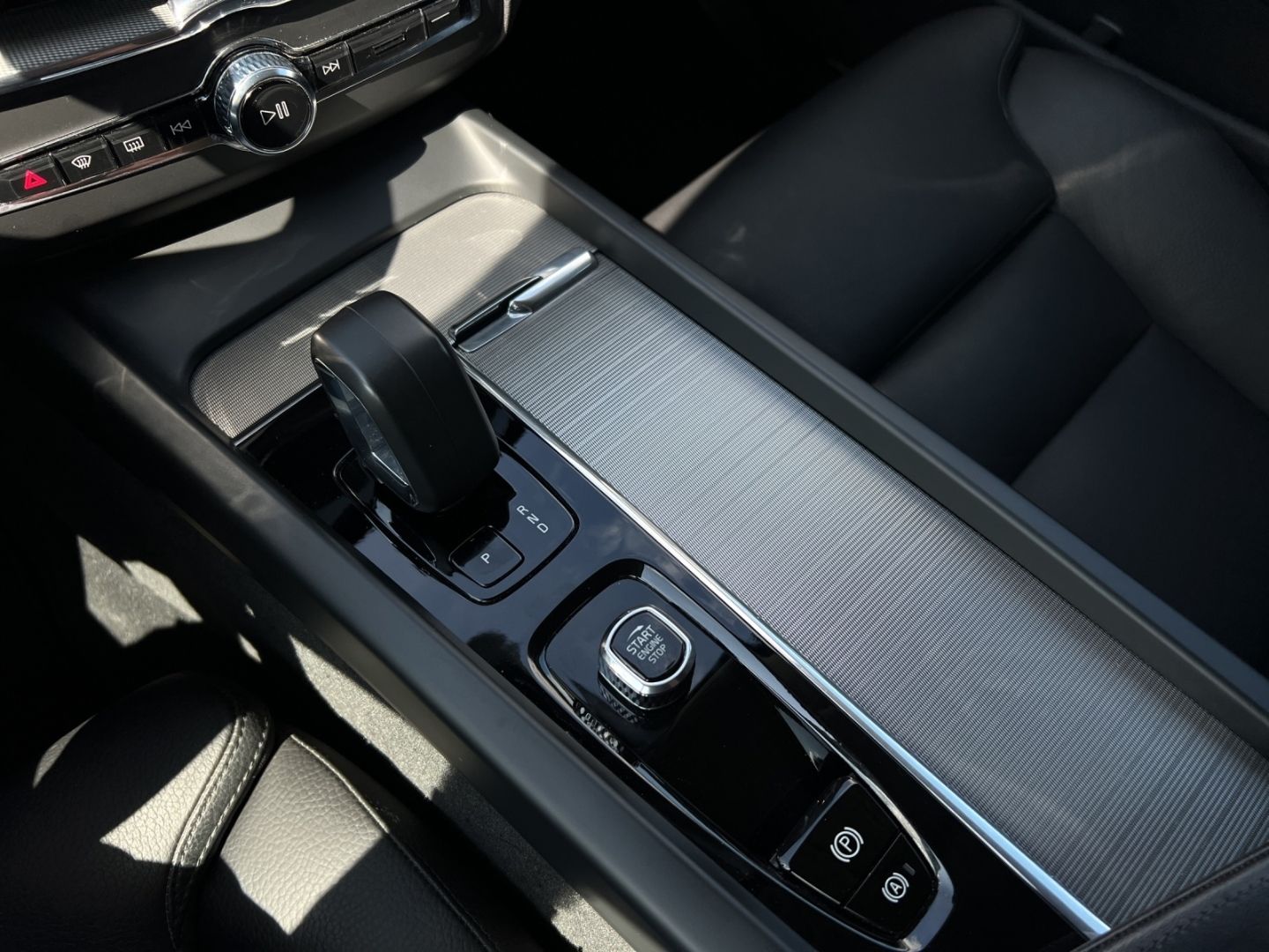 Volvo XC60 Plus Dark AWD/Harman-Kardon/SitzHz/DAB