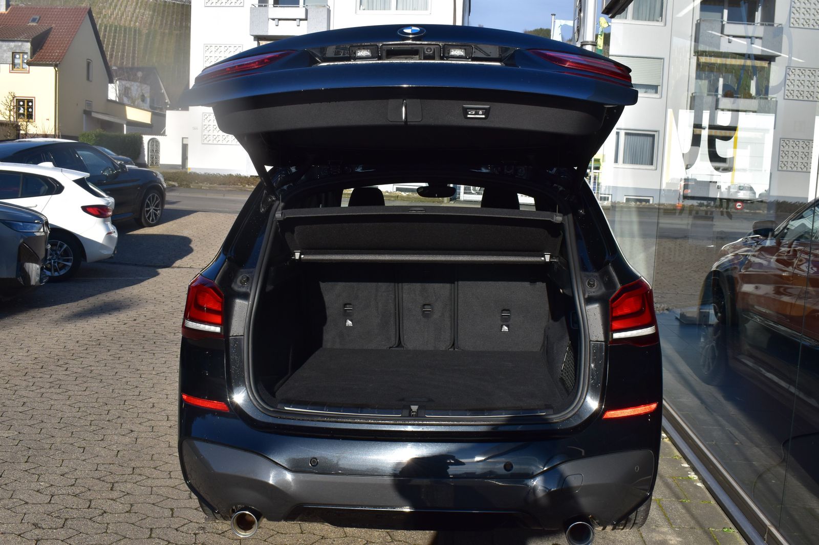 BMW X1 xDrive25i M Sportpaket - Samsaru's Car Outlet