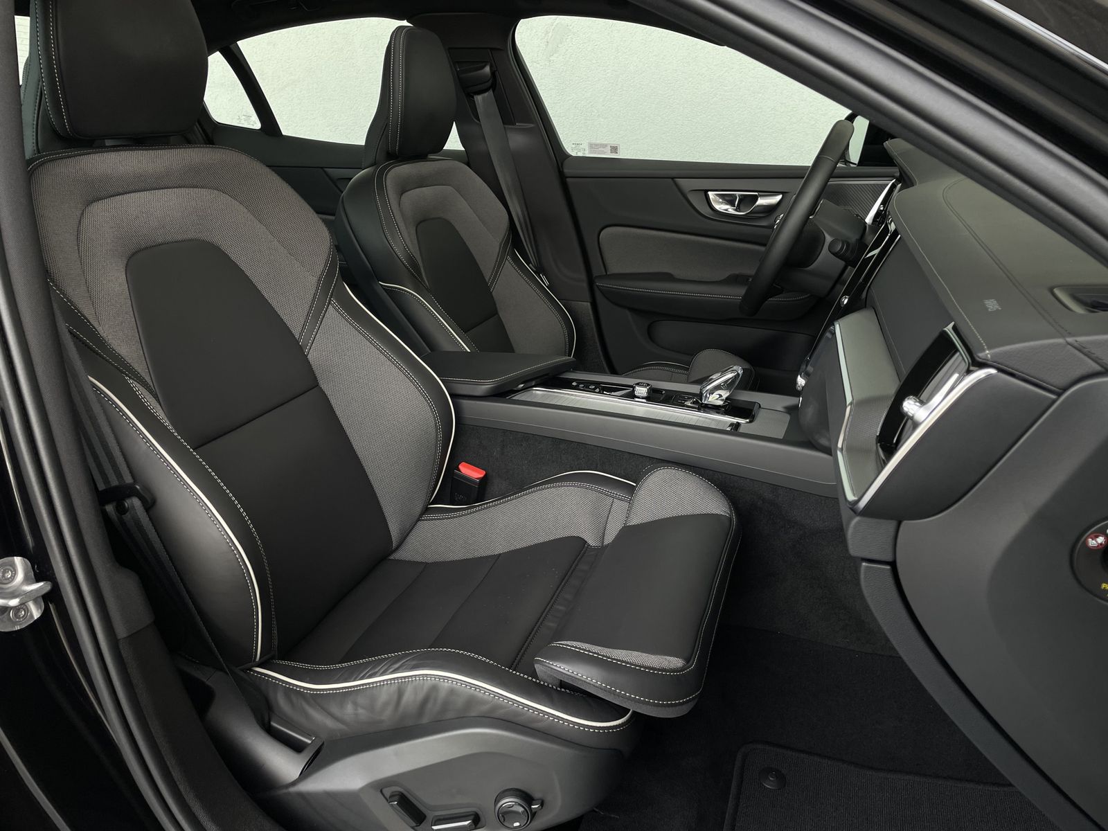 Volvo S60 ULTIMATE DARK*AWD*360° KAMERA*LED*HARMAN*