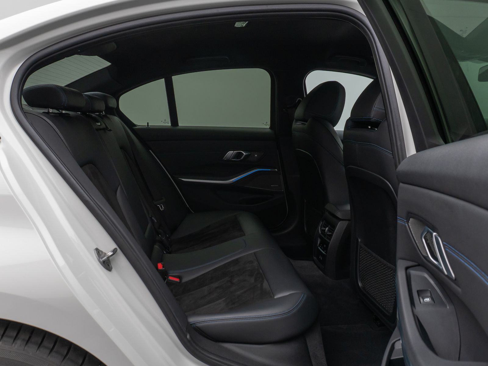 BMW 320e M Sport - Samsaru's Car Outlet
