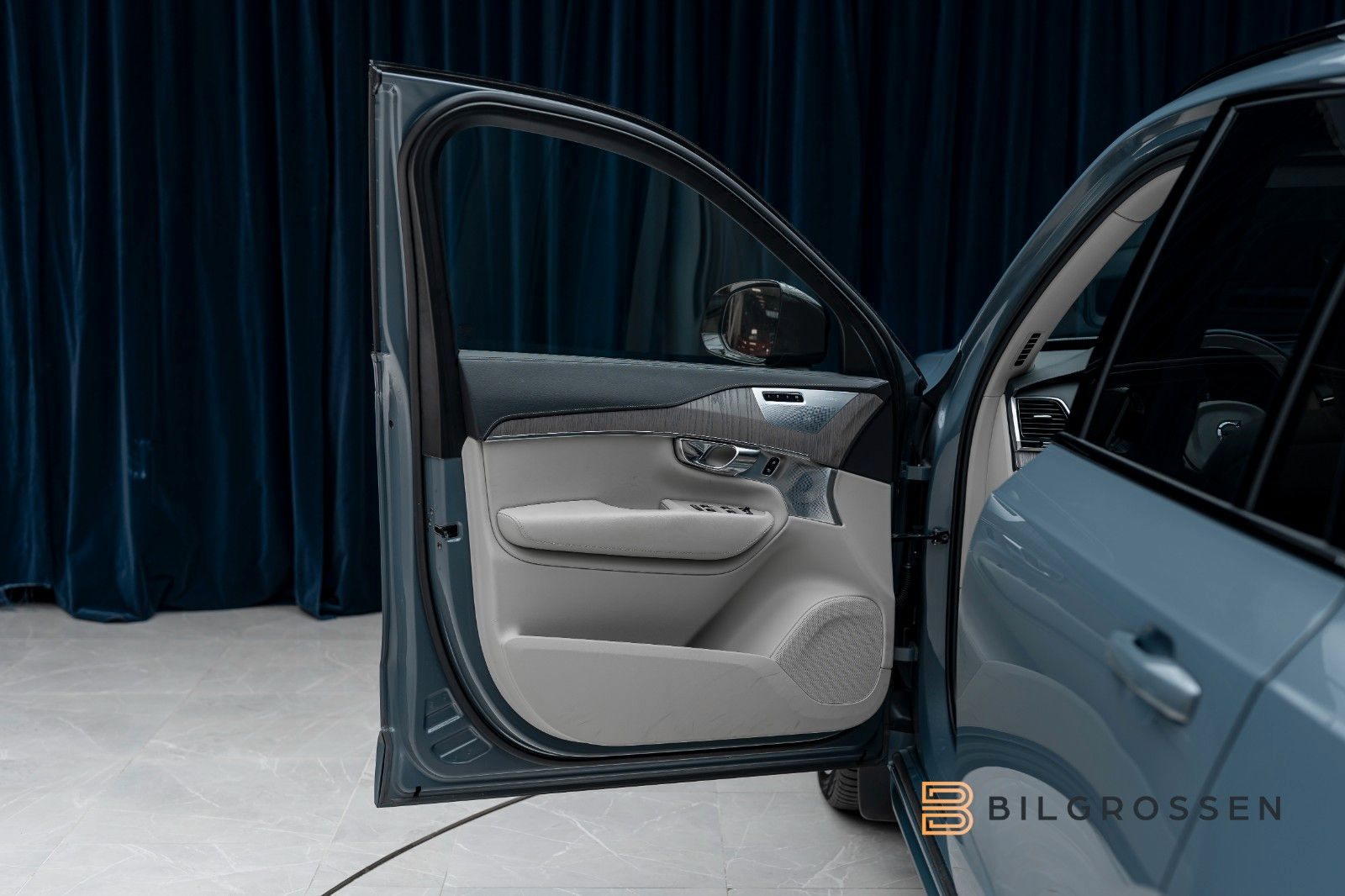 Volvo XC90 T8 Recharge Ultimate Dark B&W Pano HUD