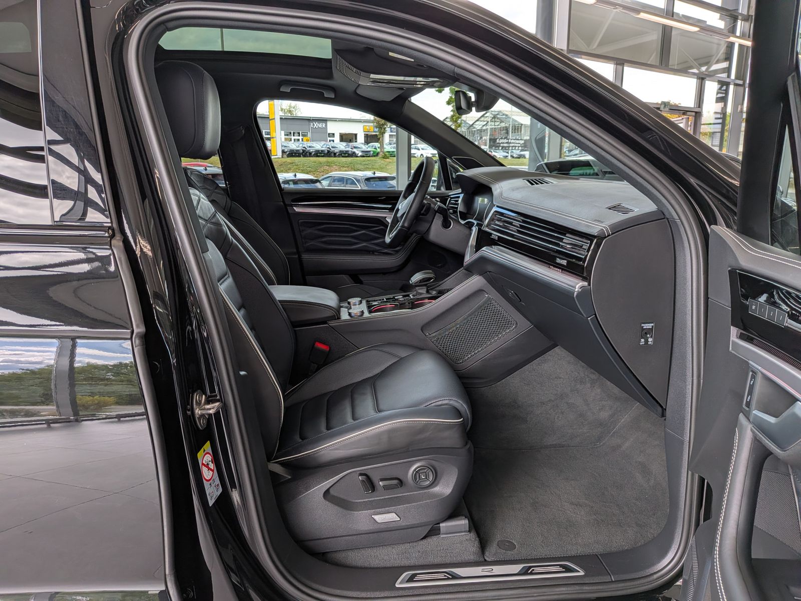 Volkswagen Touareg 3.0TDI 4M R-Line VOLL Black 22" UPE 114T