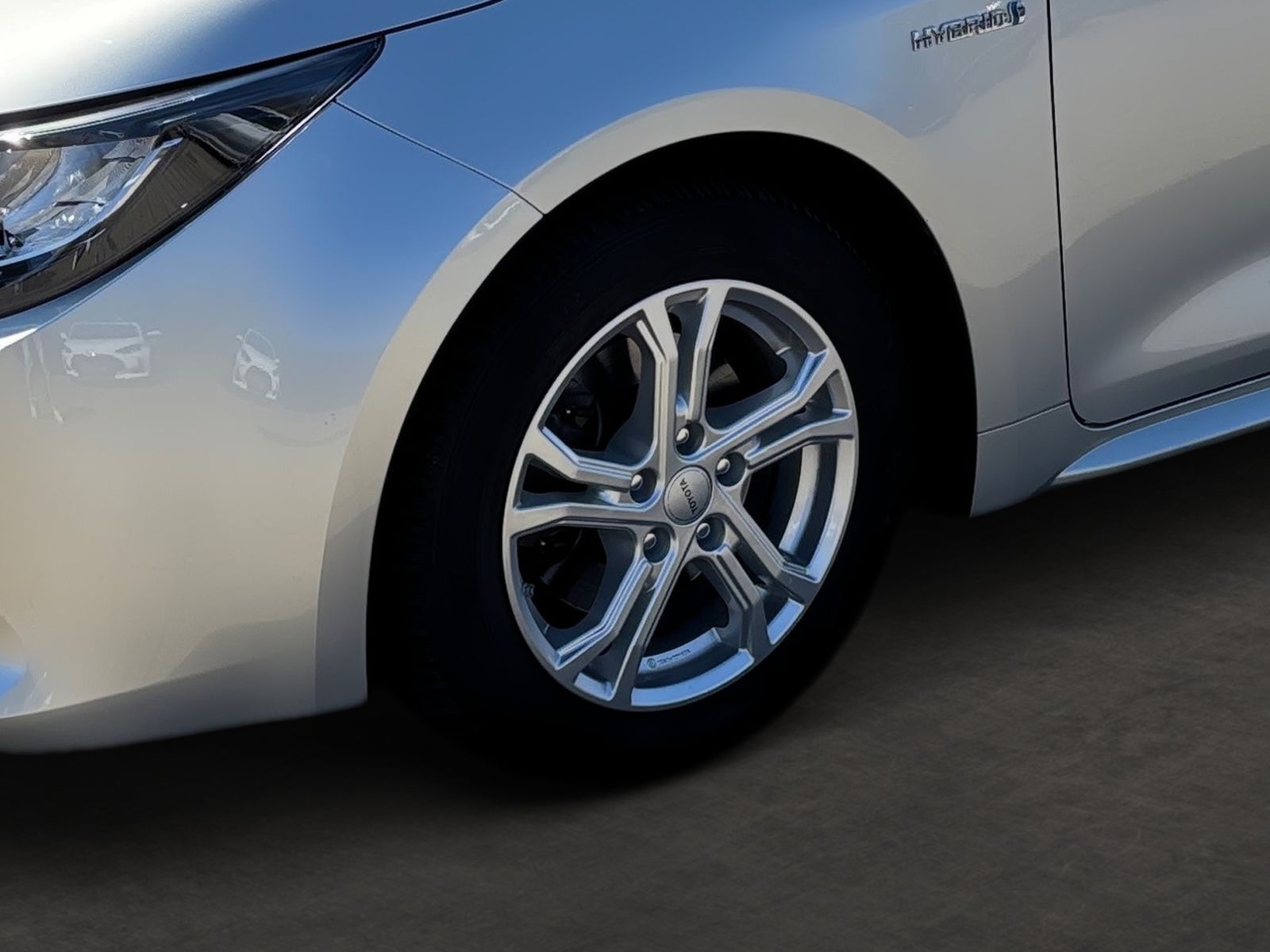 Toyota Corolla Touring Sports 2.0l Hybrid Business - Samsaru's Car Outlet