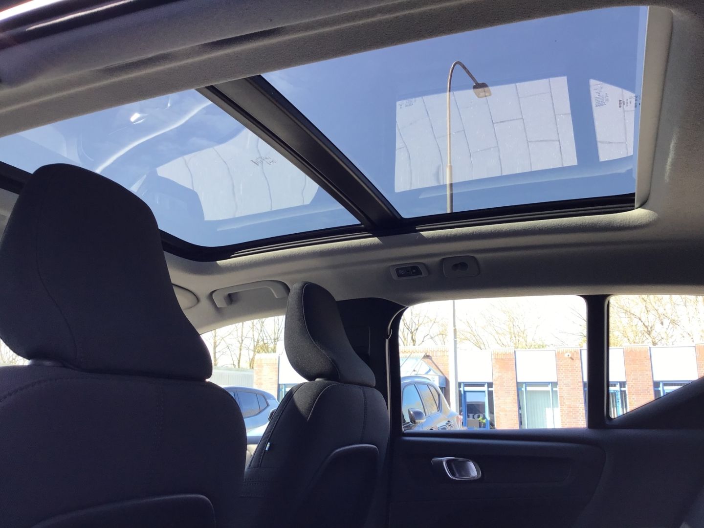 Volvo XC40 T3 Momentum Pro - Samsaru's Car Outlet