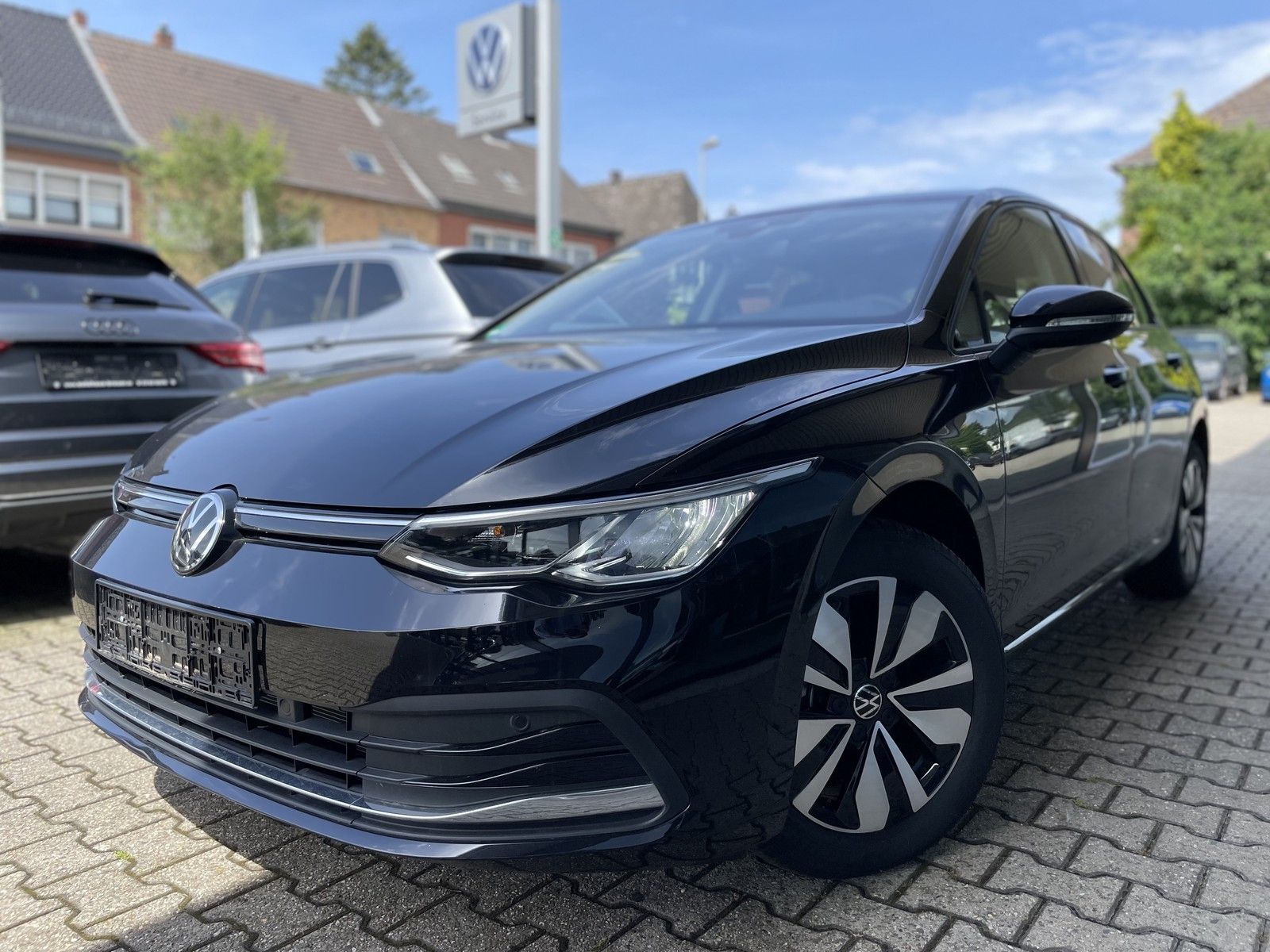Volkswagen Golf VIII Move eTSI - Samsaru's Car Outlet