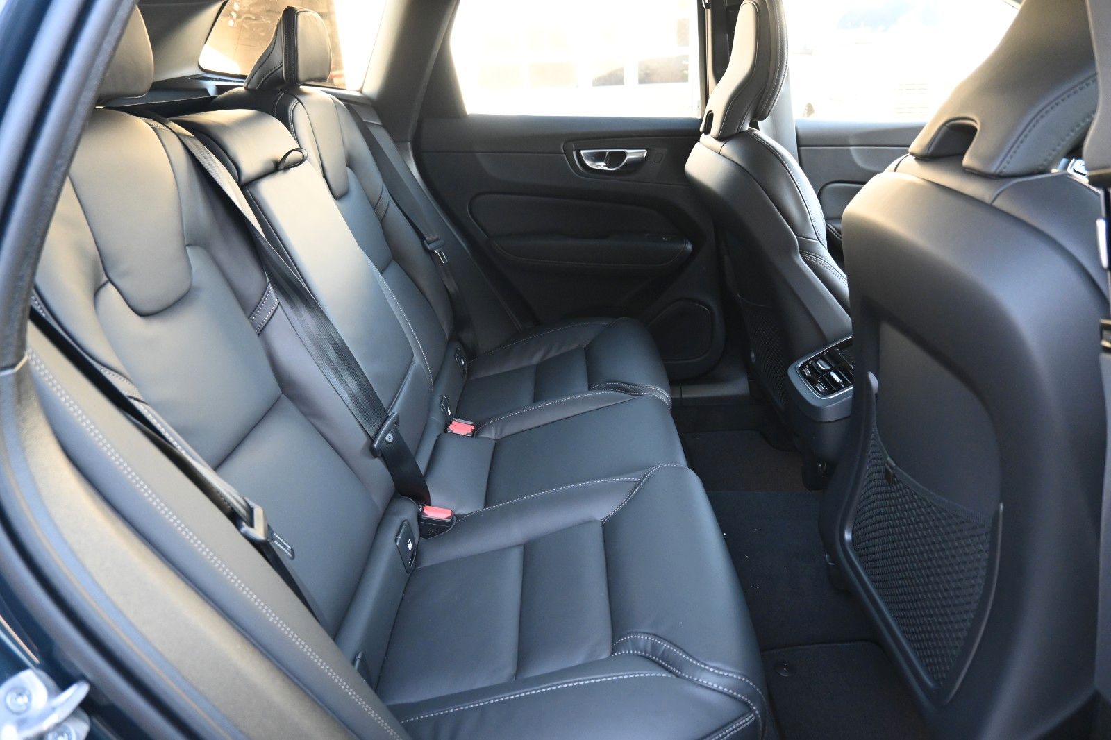 Volvo XC60 B5 B AWD Ultra Dark*PANO*360°*LUFT*ACC*AHK