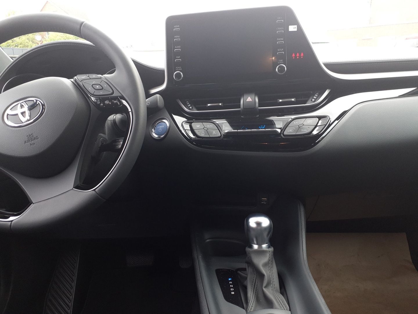 Toyota C-HR 1.8-l-Hybrid Flow - Samsaru's Car Outlet