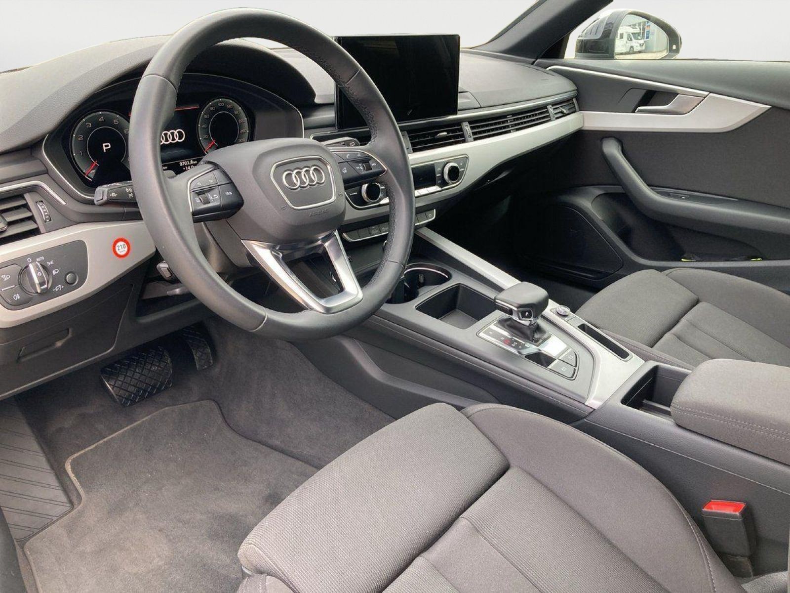 Audi A4 Avant 35 TFSI S line - Samsaru's Car Outlet