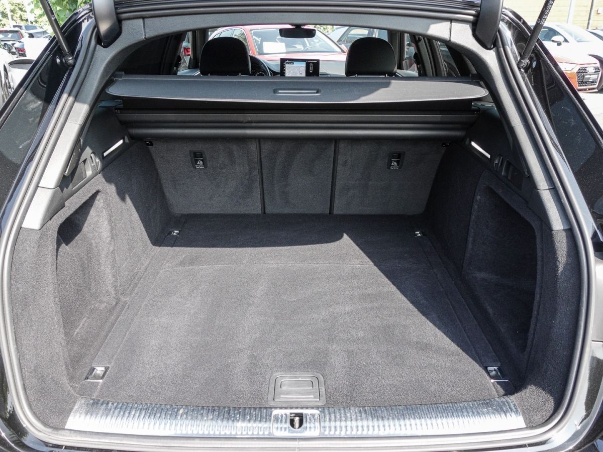 Audi A4 Avant 30 TDI s tronic Advanced - Samsaru's Car Outlet