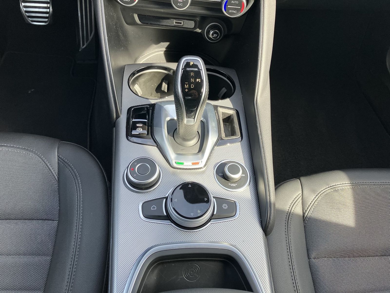 Alfa Romeo Giulia Sprint 2.0 Turbo 16V Automatik*Navi*Klima
