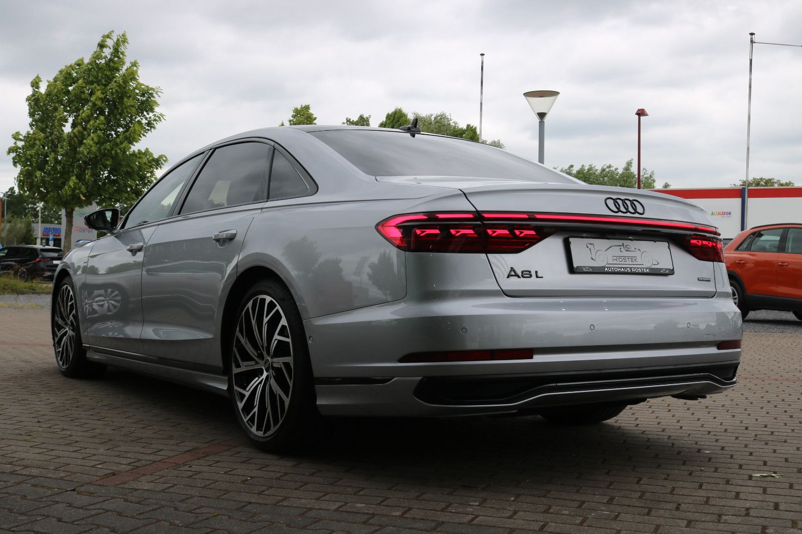 Audi A8 L 60 TFSI S line - Samsaru's Car Outlet