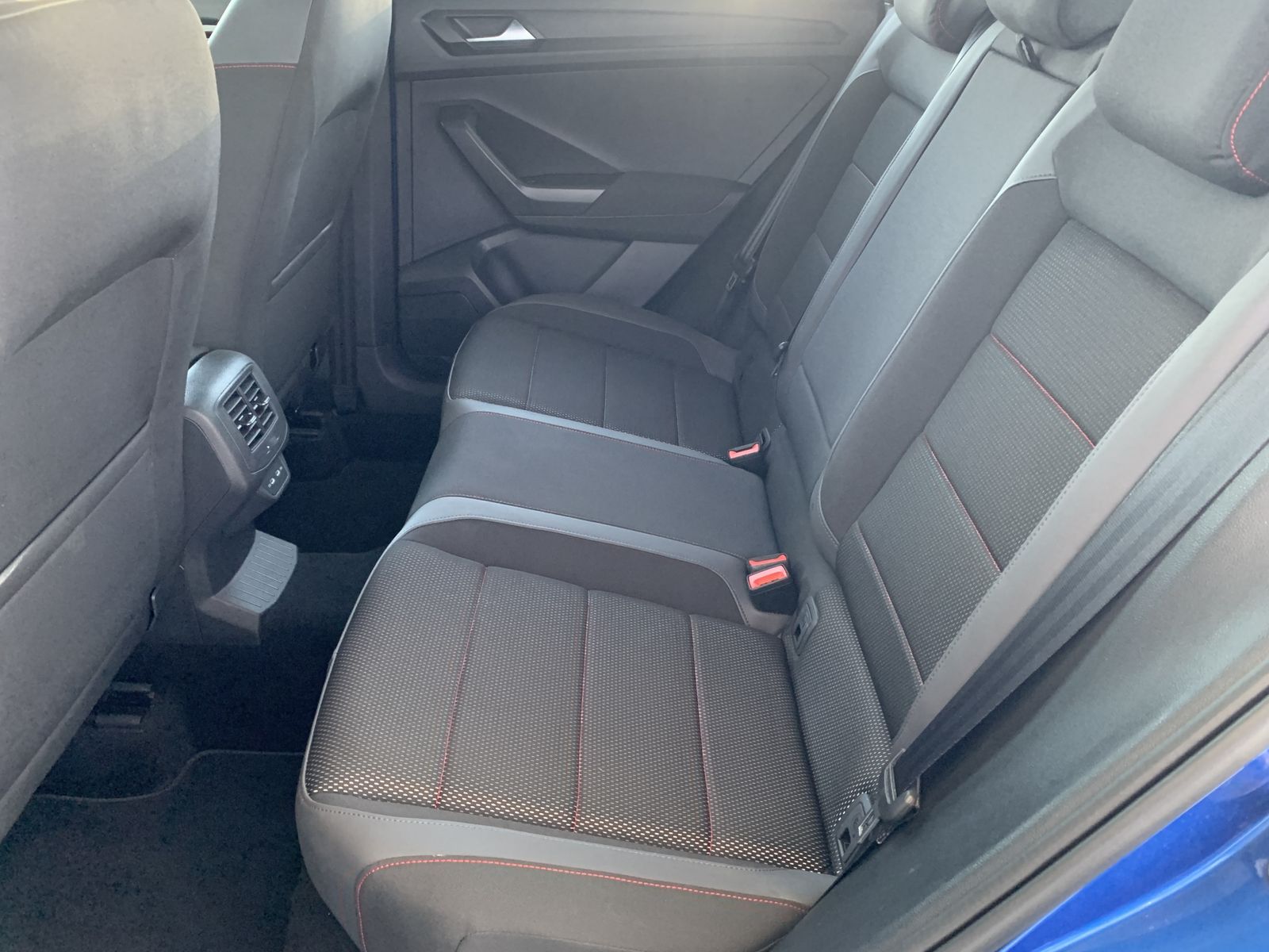 Volkswagen T-Roc 1.5 TSI Sport - Samsaru's Car Outlet
