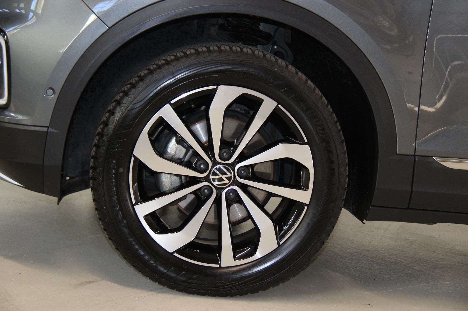 Volkswagen T-Roc Style 1.5 TSI DSG - Samsaru's Car Outlet