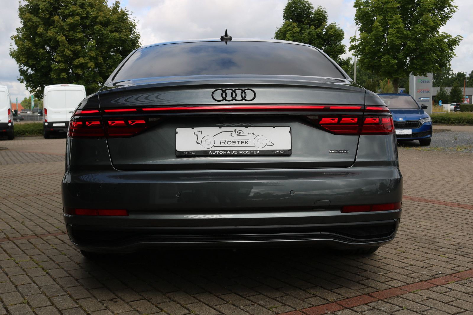 Audi A8 L 60 TFSI e Lang S line - Samsaru's Car Outlet