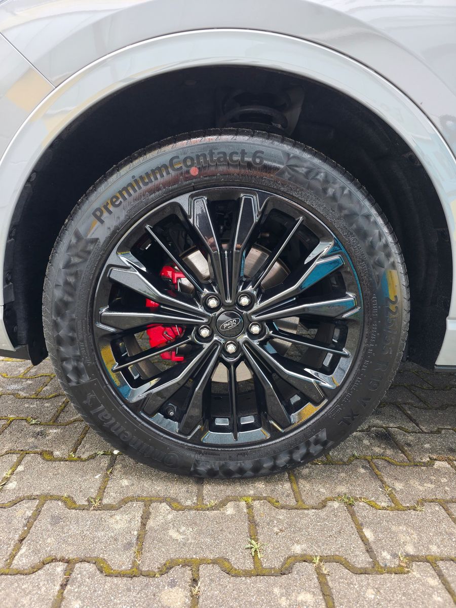 Ford Kuga Hybrid AWD - Samsaru's Car Outlet
