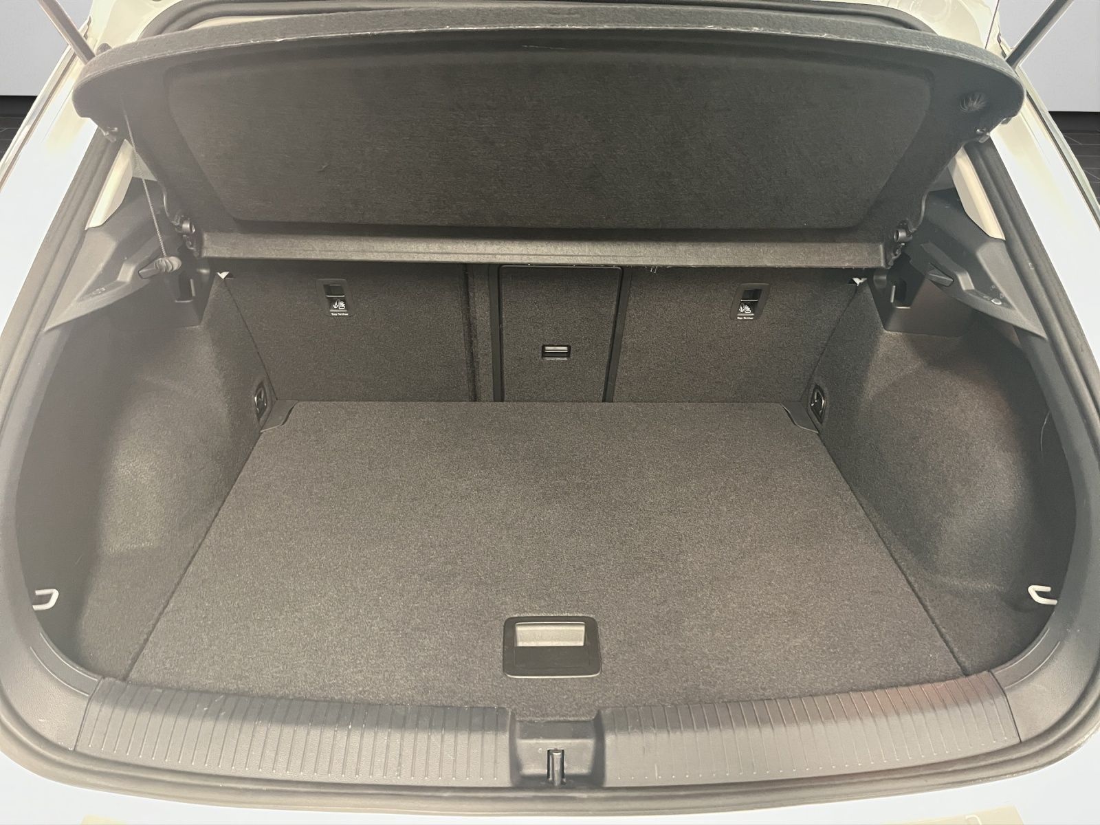 Volkswagen T-Roc 1.5 TSI Style - Samsaru's Car Outlet