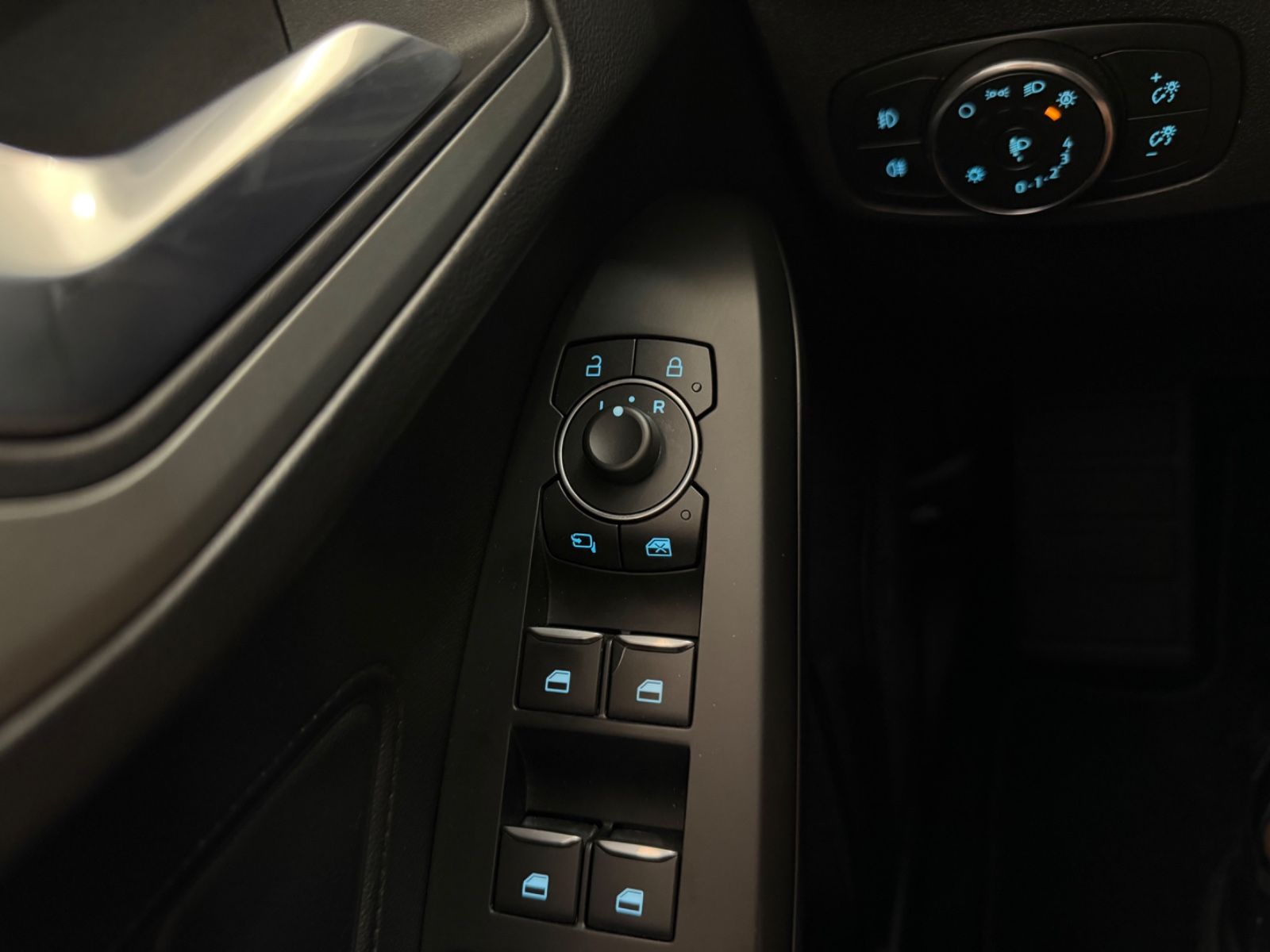 Ford Focus Turnier C&C*AUTOMATIK*ACC*KAMERA*LED*AHK*