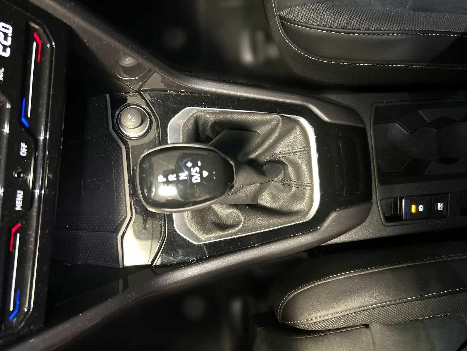 Volkswagen T-ROC 2.0 TDI Style - Samsaru's Car Outlet