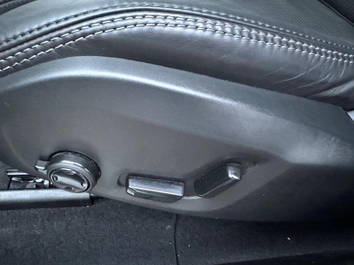 Volvo XC60 B5 AWD Ultimate Dark Luftfahrwerk Bowers &