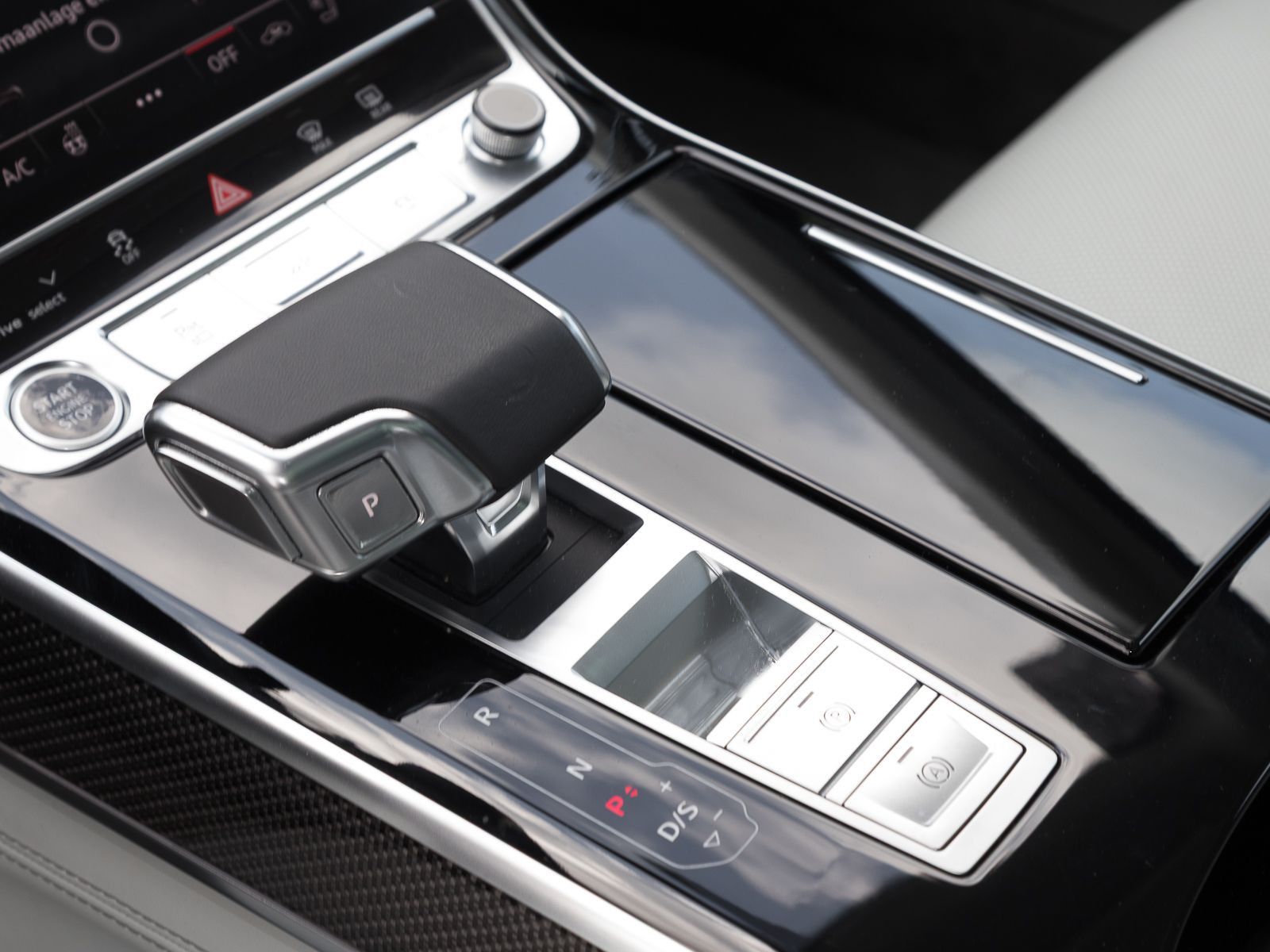 Audi A8 lang 60 TFSIe Q 2x S LINE - Samsaru's Car Outlet