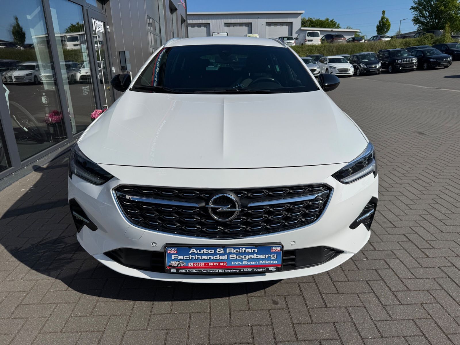 Opel Insignia B Sports Tourer Business - Samsaru's Car Outlet