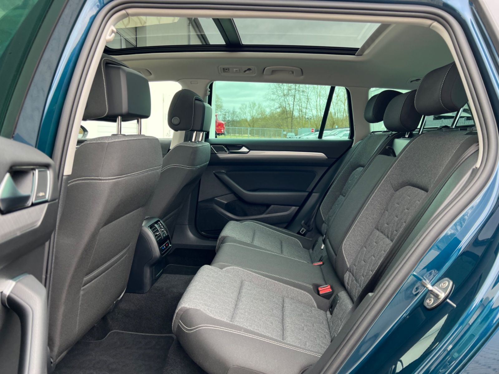 Volkswagen Passat 2.0 TDI - Samsaru's Car Outlet