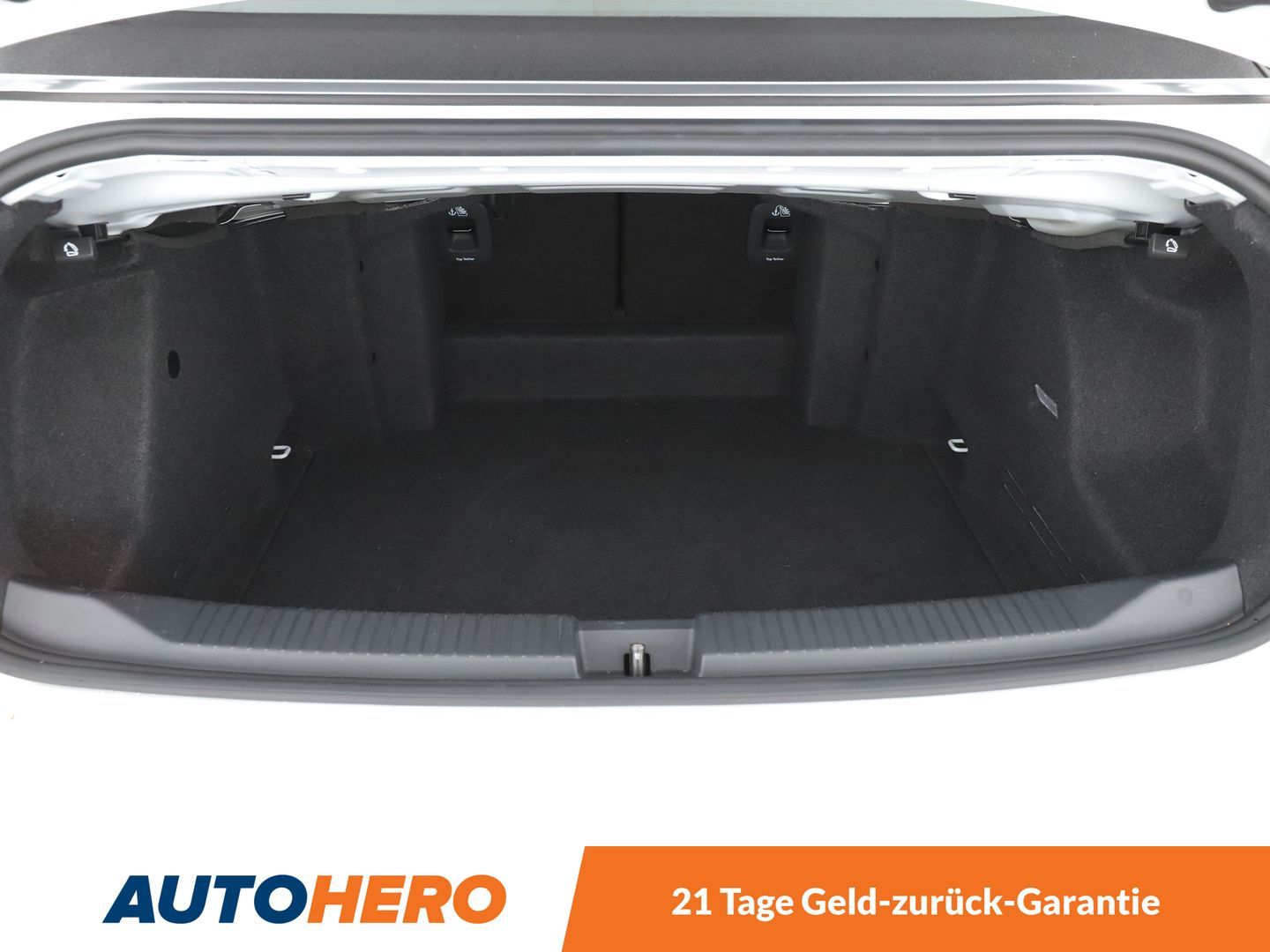 Volkswagen T-Roc 1.5 TSI ACT Style - Samsaru's Car Outlet