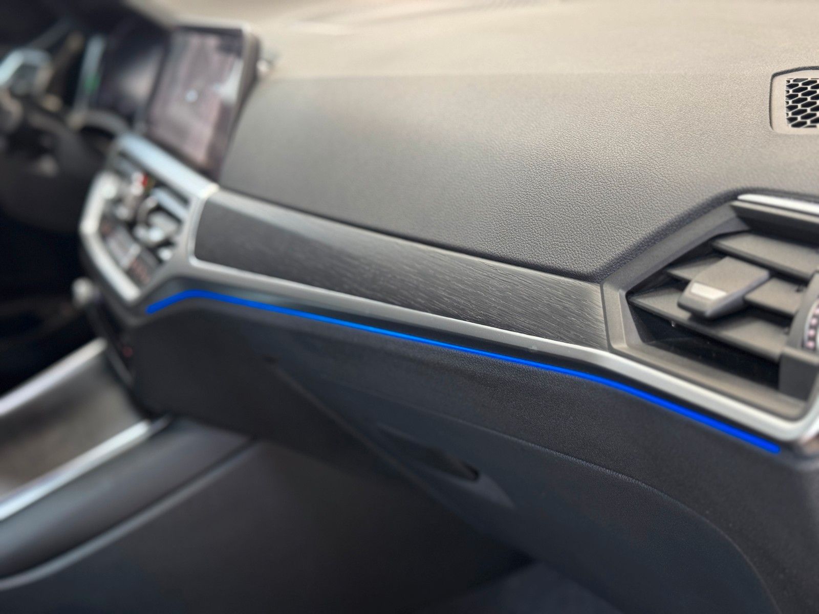 BMW 320d M-Sport - Samsaru's Car Outlet