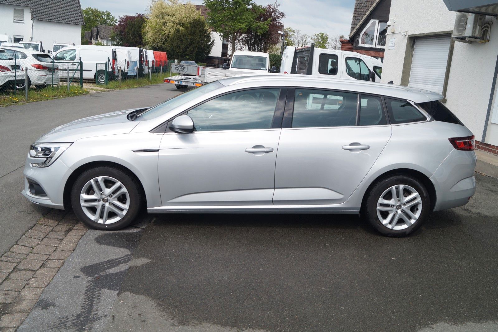 Renault Megane IV Grandtour Business Edition - Samsaru's Car Outlet