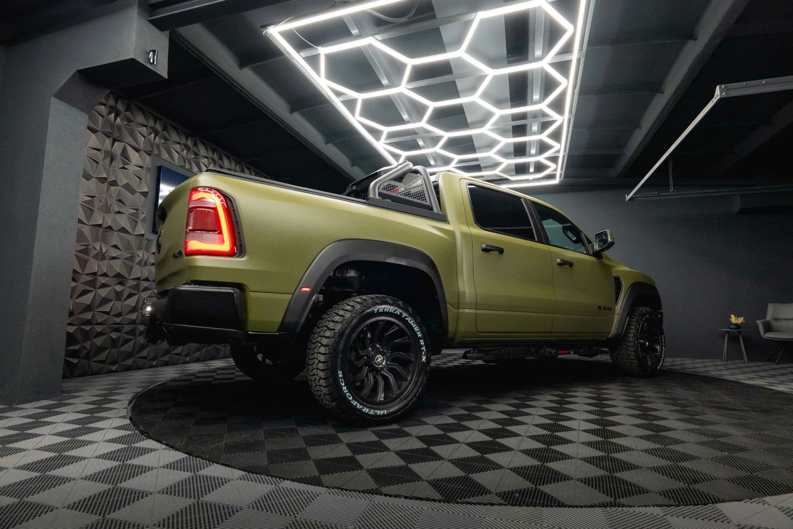 Dodge RAM 5.7 V8 HEMI 4x4 LARAMIE OFFROAD TRX Styling
