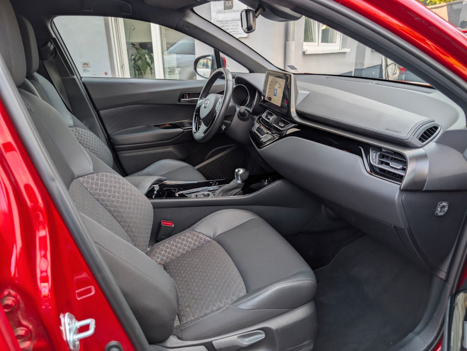 Toyota C-HR Hybrid - Samsaru's Car Outlet