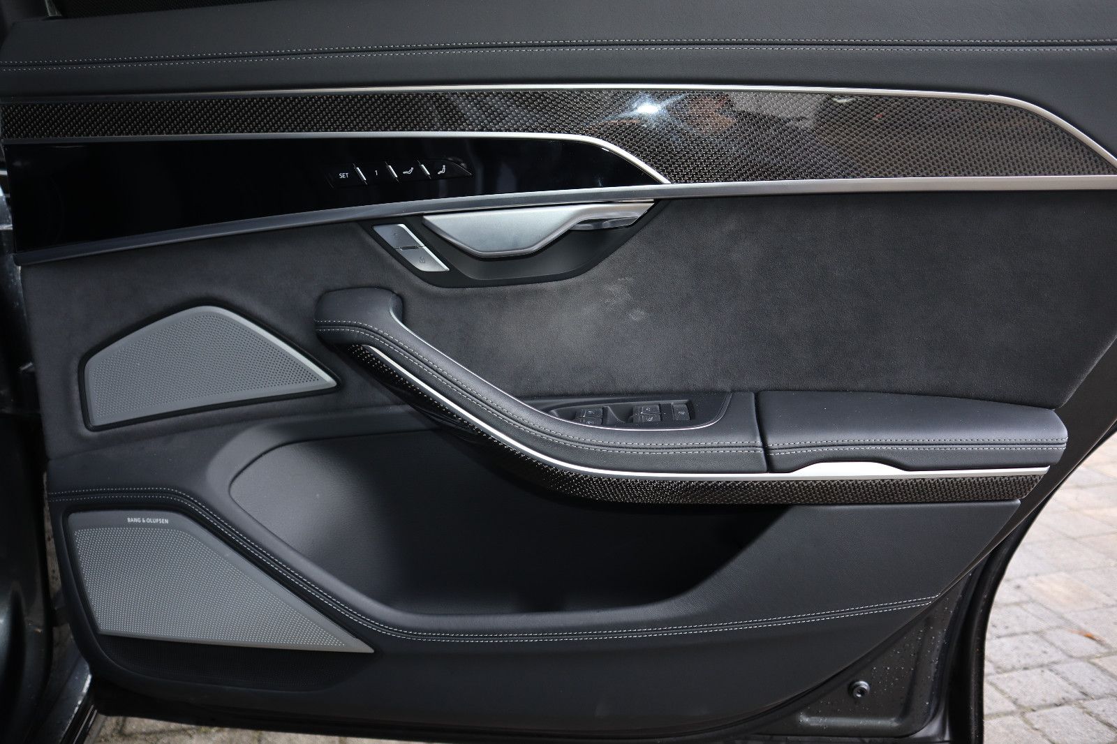Audi A8L 60 TFSI e lang exclusive S-Line - Samsaru's Car Outlet